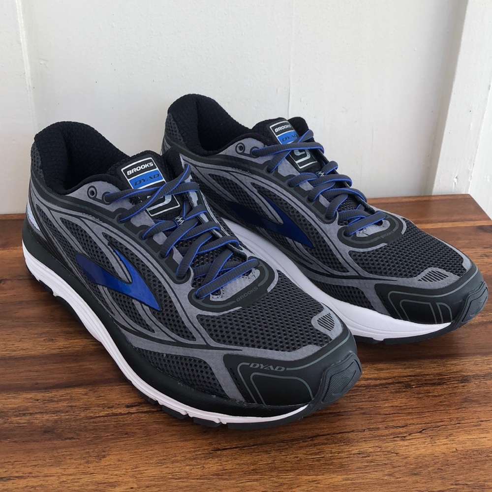 Brooks Dyad 9 running shoes, size 10, New